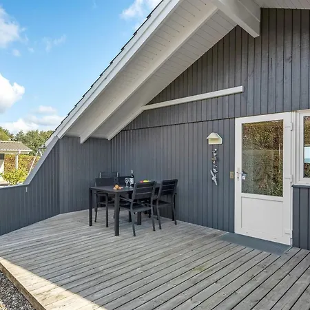 Semesterbostad Apsolon - 150m From The Sea By Interhome Sjolund