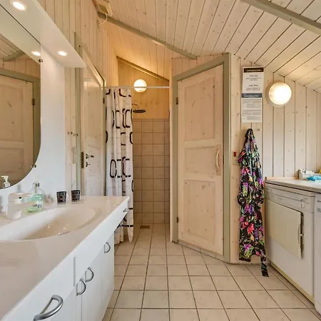 Semesterbostad Apsolon - 150m From The Sea By Interhome